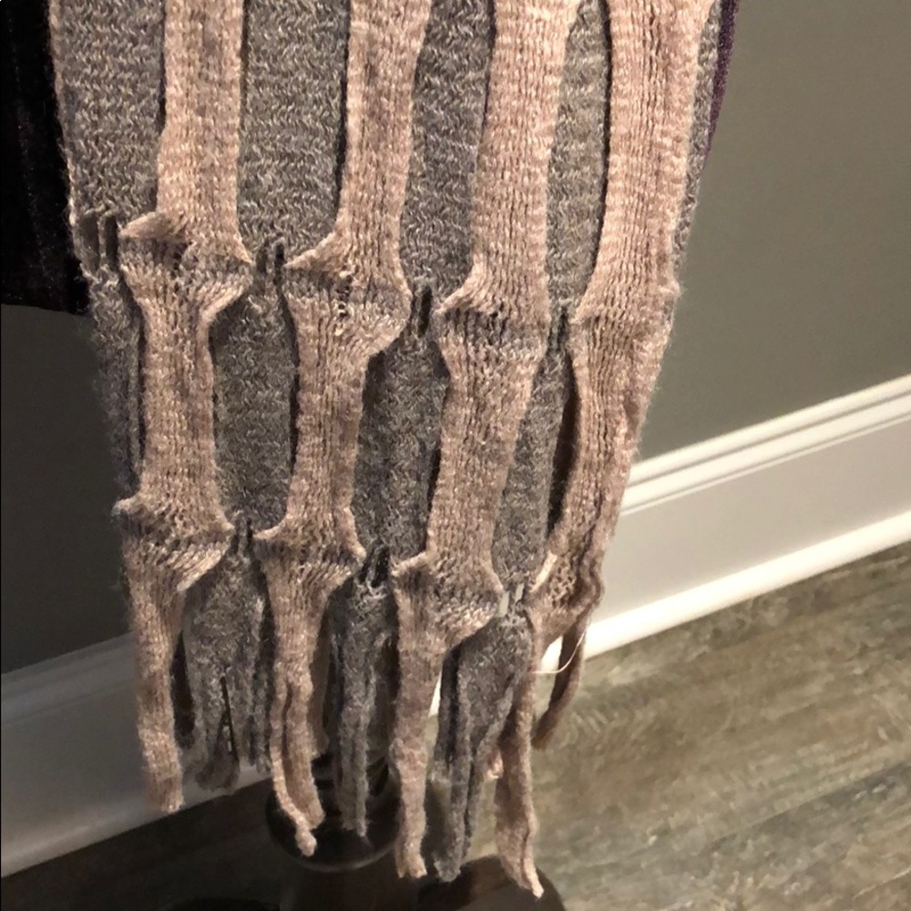 Scarfs - Picture 4 of 4